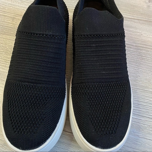 Black sneaker with chunky white sole. Steve Madden Beale fabric sneakers Size 6 - Picture 5 of 12